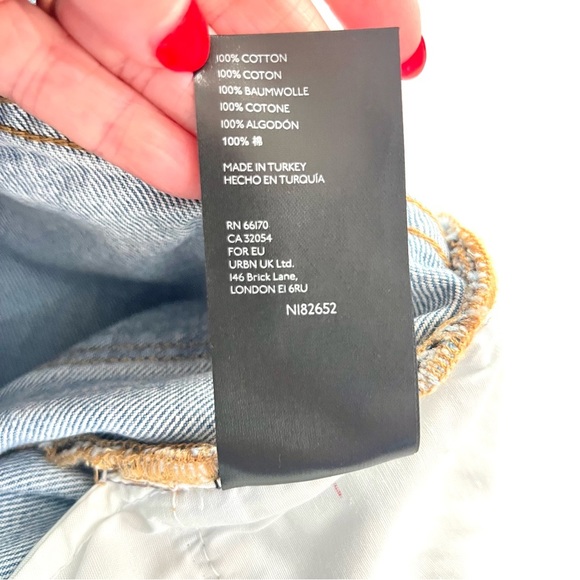 BDG Toothpick High Rise Slightly Distressed Straight Leg Jean Medium Wash 25 - Picture 4 of 14